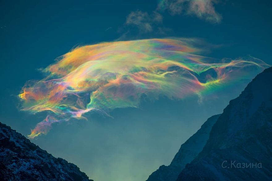 Pics Of Bizarre Iridescent Clouds Over Siberia Go Viral (11 Pics)