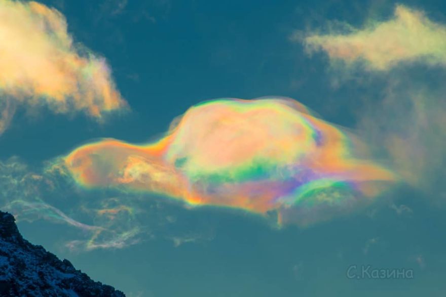 Pics Of Bizarre Iridescent Clouds Over Siberia Go Viral (11 Pics)