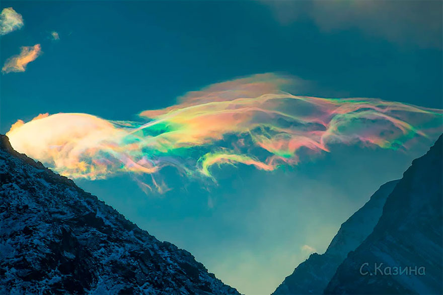 Pics Of Bizarre Iridescent Clouds Over Siberia Go Viral (11 Pics)