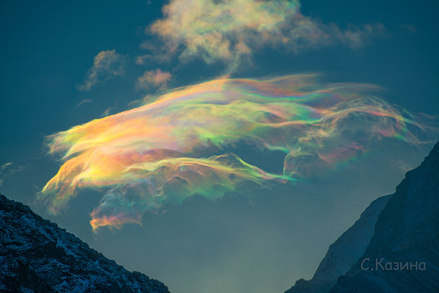 Pics Of Bizarre Iridescent Clouds Over Siberia Go Viral (11 Pics)