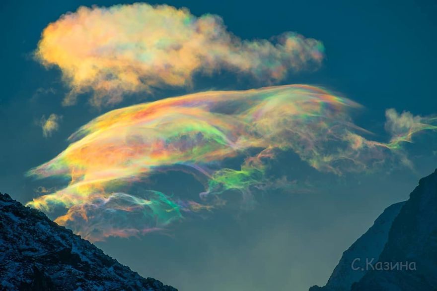 Pics Of Bizarre Iridescent Clouds Over Siberia Go Viral (11 Pics)