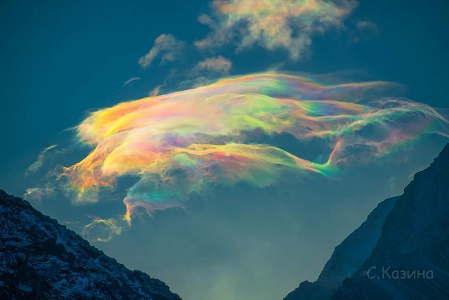 Pics Of Bizarre Iridescent Clouds Over Siberia Go Viral (11 Pics)