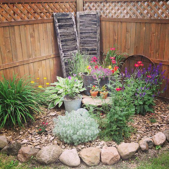 22 DIY Projects To Spice Up Your Yard Corner - 159