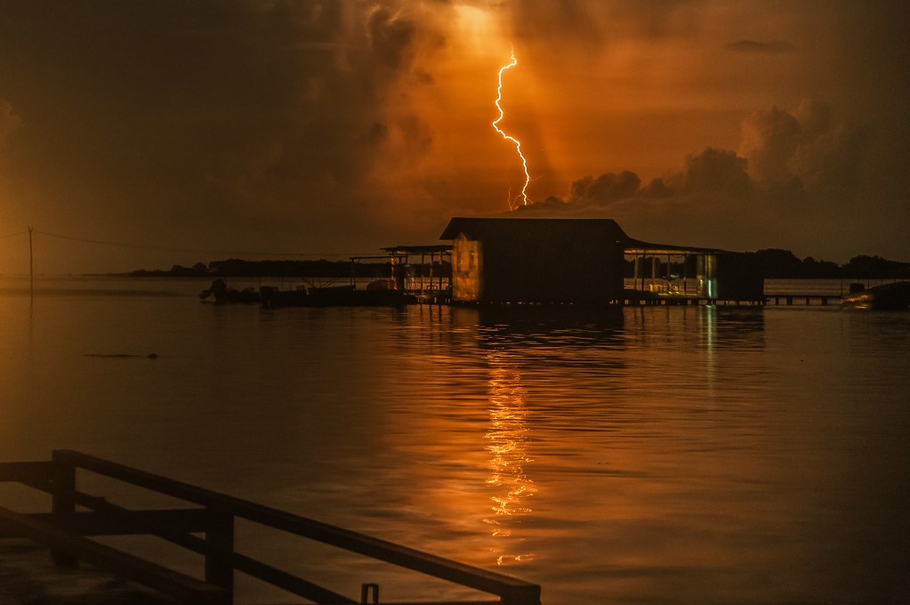 Eternal Thunder: This Place in Venezuela Has the Highest Concentration of Lightning Strikes in the World - Nano Machine News