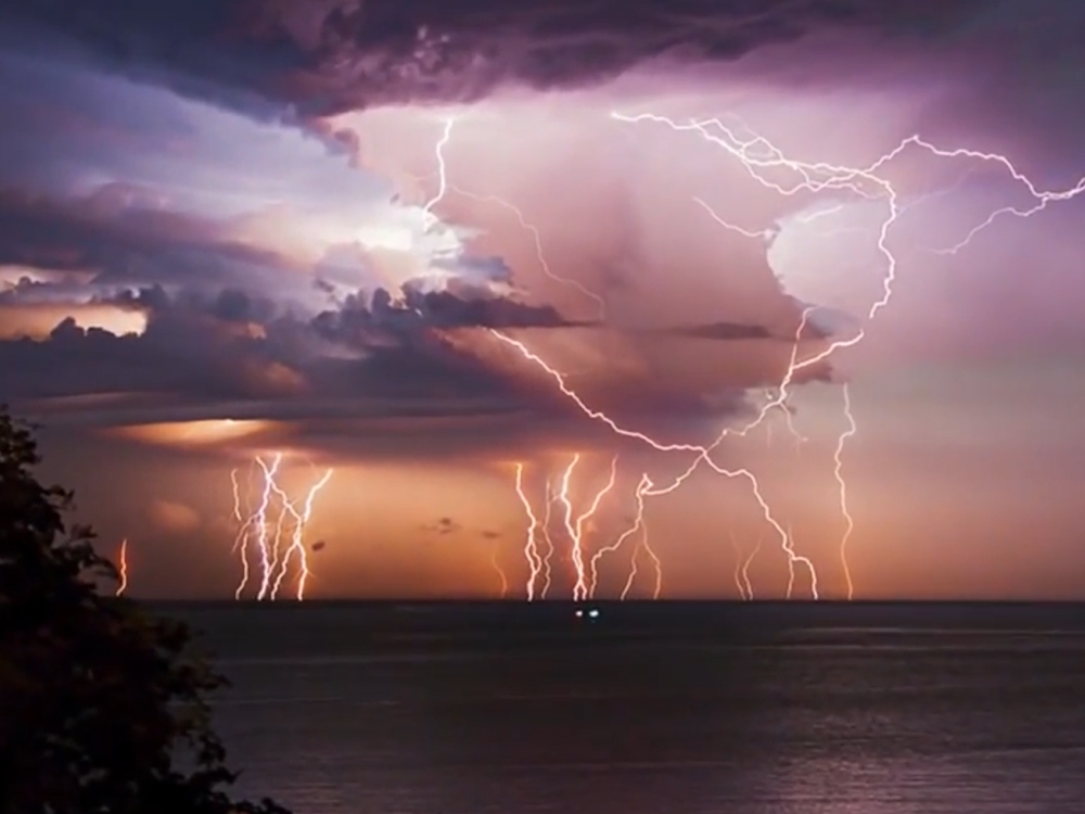 Eternal Thunder: This Place in Venezuela Has the Highest Concentration of Lightning Strikes in the World - Nano Machine News